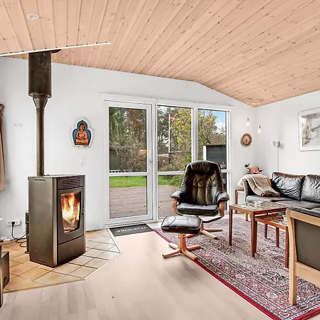 Feriehus Cozy With 600 M To The Hals