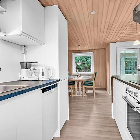 Feriehus Cozy With 600 M To The